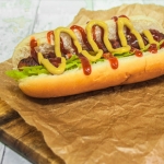 Wegański hotdog z...