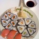 Maki sushi w dwóch...